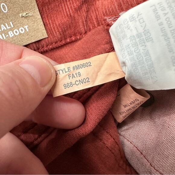 Madewell Cali Demi-Boot Jeans in Corduroy: Button-Front Edition Sz 30 NEW - Picture 11 of 15